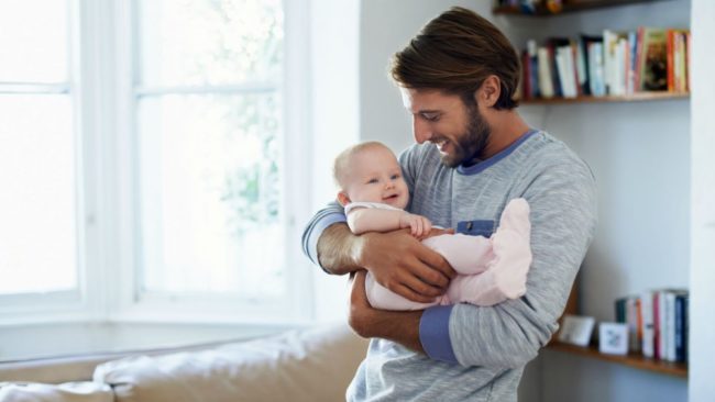 papa-bebe-sourire