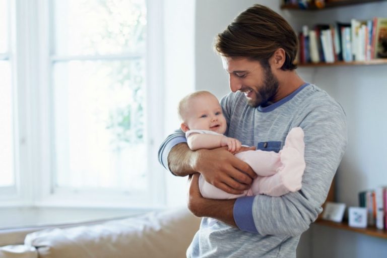 papa-bebe-sourire