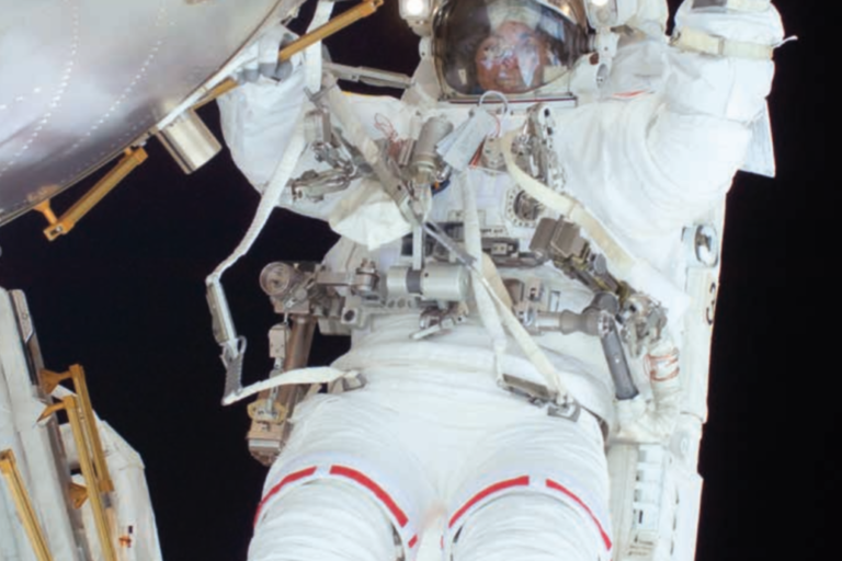 Nicole Stott article le magazine Nicole Stott article le magazine