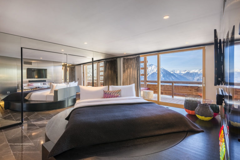 W Verbier – Extreme wow suite – rotating bed and view